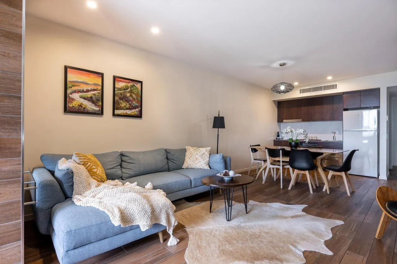 Luxury Hinterland Retreat - Family Suite With Hinterland And Ocean Views 몬트빌